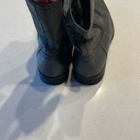 Politix men’s boots size 42, gray excellent condition leather high end brand. main image 5